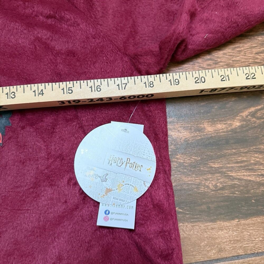 Harry Potter Gryffindor Junior's Pajama Set Fleece Fall Winter PJs Size Med NWT - Picture 4 of 10